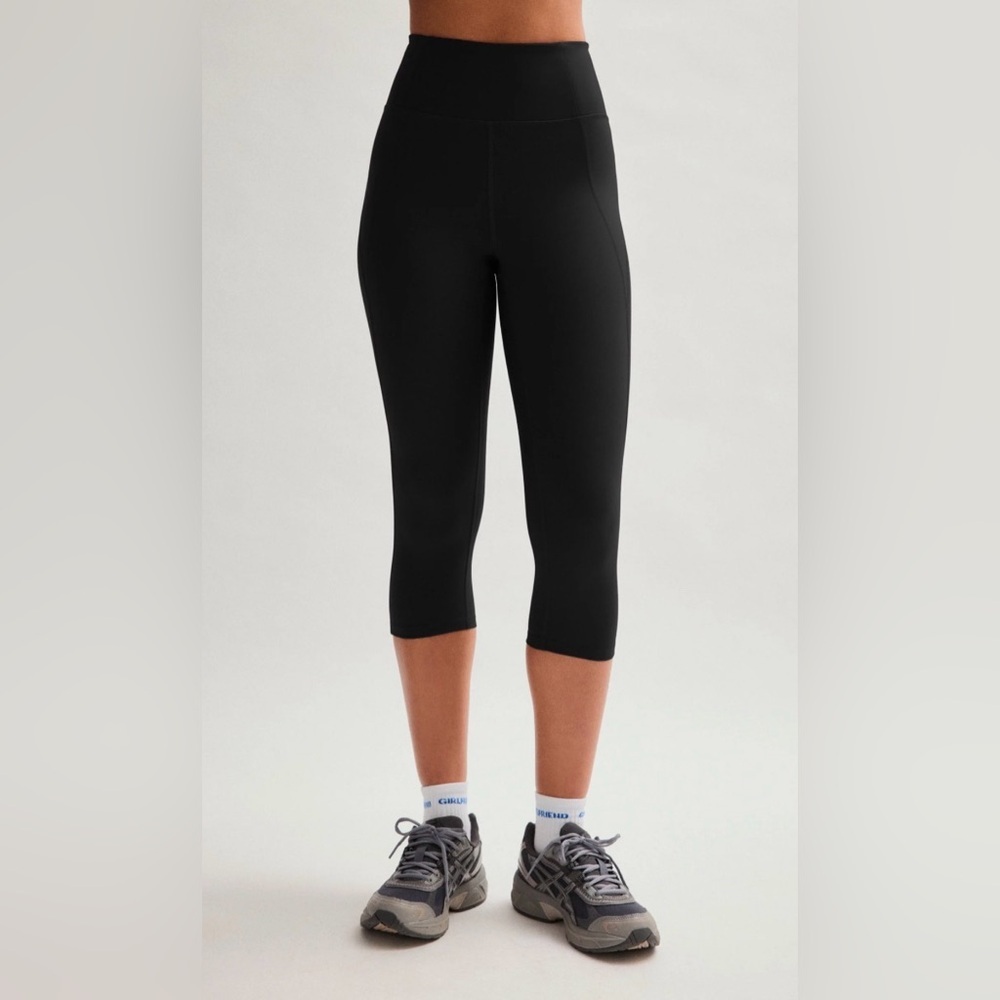 Girlfriend Collective Black High Rise Compressive Capri Leggings Small